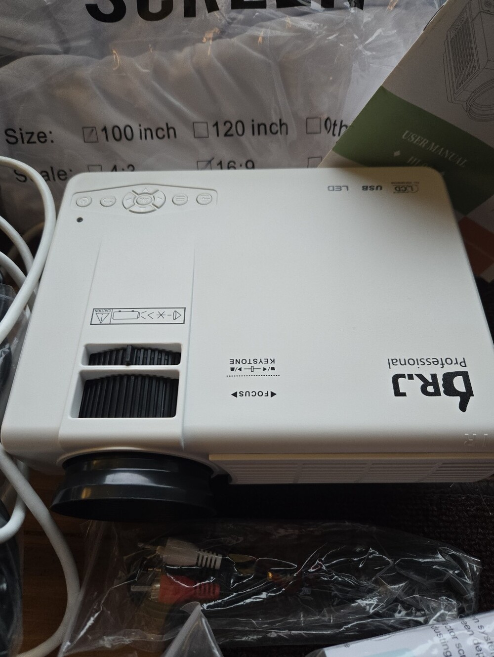Mini Projector - Picture 3 of 5